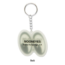 Load image into Gallery viewer, MOONEYES EYEBALL KEYRING GLOW IN THE DARK
