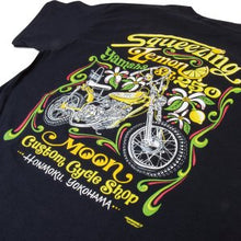 Load image into Gallery viewer, SQUEEZING LEMON T-SHIRT