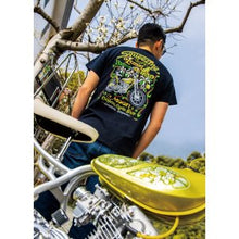 Load image into Gallery viewer, SQUEEZING LEMON T-SHIRT