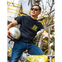 Load image into Gallery viewer, SQUEEZING LEMON T-SHIRT