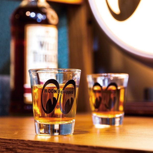 MOON EQUIPPED SHOT GLASS